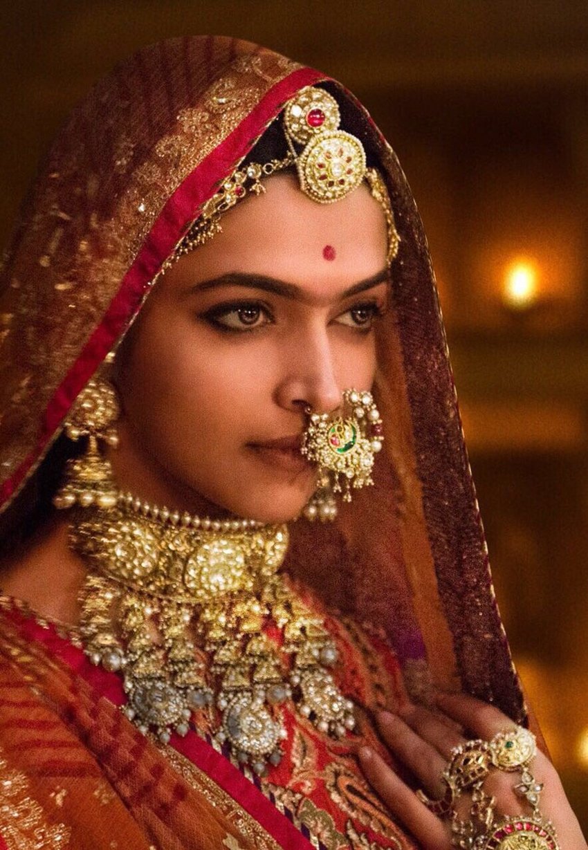 Bollywood Mad Fans, Bollywood Star Fans, Bollywood Maniac Fans, Most Crazy Bollywood Fans, Crazy Salman Khan Fans, Hritik Roshan Fans, Crazy Fans, Kangana Ranaut, Amitabh Bachan, Amitabh Bachan Crazy Fans, Deepika Padukone Mad Fans, Aishwarya Rai, Priyanka Chopra, Kareena Kapoor Khan