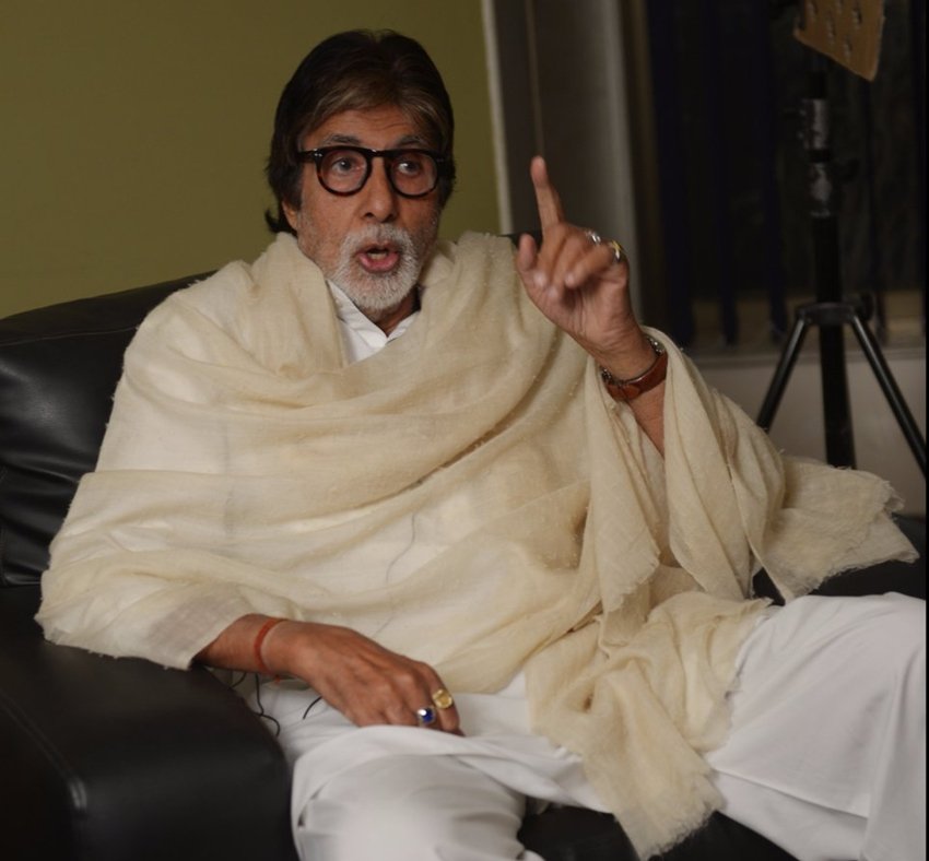 Bollywood Mad Fans, Bollywood Star Fans, Bollywood Maniac Fans, Most Crazy Bollywood Fans, Crazy Salman Khan Fans, Hritik Roshan Fans, Crazy Fans, Kangana Ranaut, Amitabh Bachan, Amitabh Bachan Crazy Fans, Deepika Padukone Mad Fans, Aishwarya Rai, Priyanka Chopra, Kareena Kapoor Khan