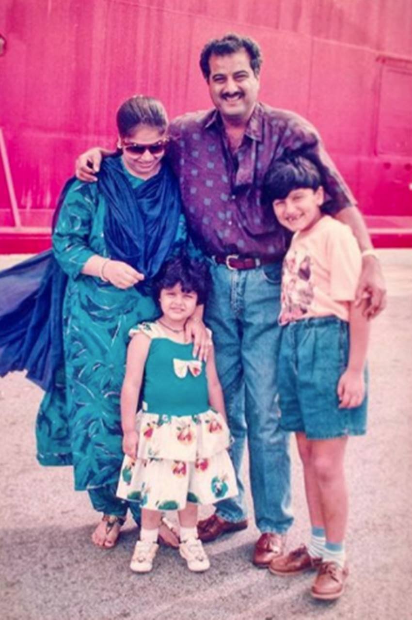 पहली पत्नी मोना कपूर और बेटे अर्जुन और बेटी अंशुला के साथ बोनी कपूर।