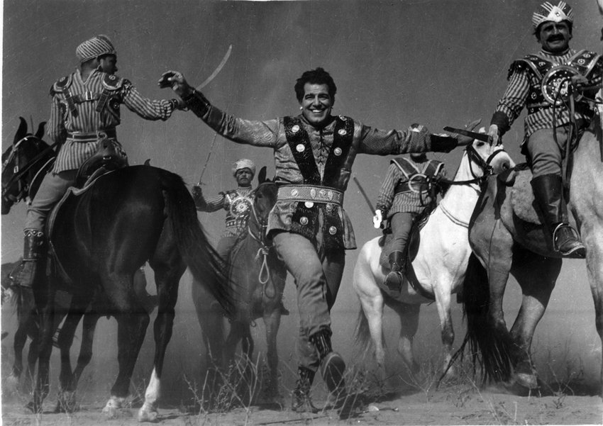 Dara Singh, Dara Singh Movies, Dara Singh TV Shows, Dara Singh in Ramayana, Dara Singh Fight with King Kong, Dara Singh Wrestling Video, Dara Singh Unknown Facts, Dara Singh Interesting Facts, Dara Singh Diet, Dara Singh Food, Dara Singh Work Out, Dara Singh Gym, Dara Singh Work Out Schedule, Dara Singh Images