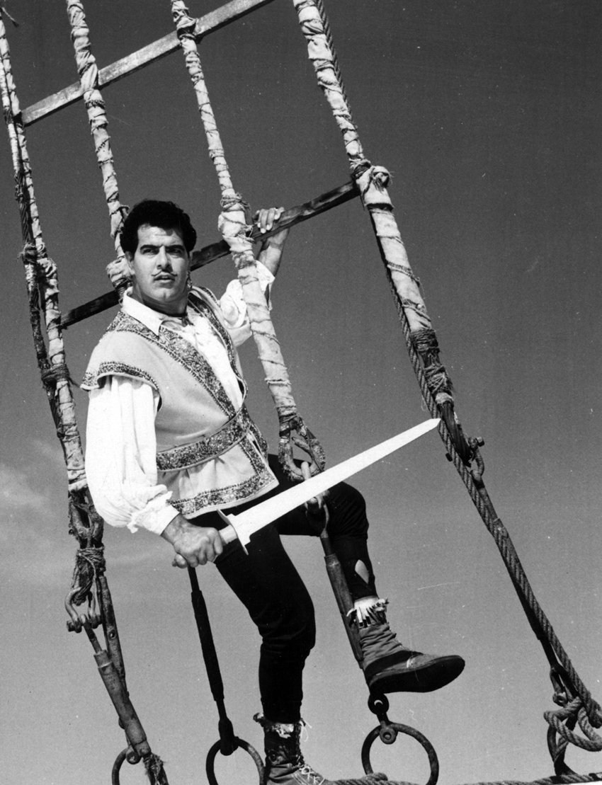 Dara Singh, Dara Singh Movies, Dara Singh TV Shows, Dara Singh in Ramayana, Dara Singh Fight with King Kong, Dara Singh Wrestling Video, Dara Singh Unknown Facts, Dara Singh Interesting Facts, Dara Singh Diet, Dara Singh Food, Dara Singh Work Out, Dara Singh Gym, Dara Singh Work Out Schedule, Dara Singh Images