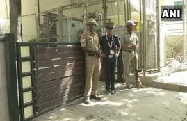 Deepika Padukone, Police, Police Deployed, Deepika Padukone Parents, Parents of Deepika Padukone, Security of Deepika Padukone Parents, Deepika Padukone Parents Security, House of Deepika Padukone, padmavati, State news