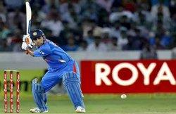 युवा क्रिकेटरों को ‘हेलीकॉप्टर शॉट’ खेलते नहीं देखना चाहते महेंद्र सिंह धोनी