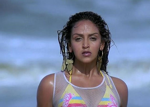 bollywood actress harrsaed from crowd, bollywood actress harrsaed by fans, Sushmita Sen,Deepika Padukone,Sonam Kapoor,Katrina Kaif,Kareena Kapoor Khan,Sonakshi Sinha, sonakshi sinha, gul panag, gauahar khan, kalki kochlin, deepika