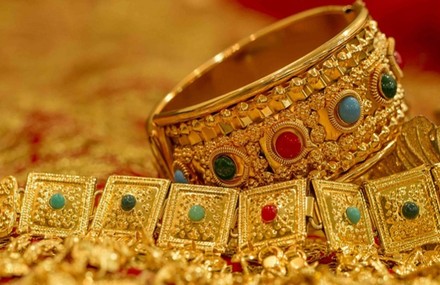 Gold Price Today: सोना-चांदी के दाम में गिरावट, सोने का रेट हुआ काम, चांदी की कीमत बढ़ी 