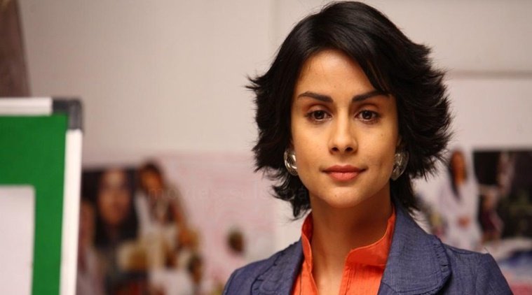 bollywood actress harrsaed from crowd, bollywood actress harrsaed by fans, Sushmita Sen,Deepika Padukone,Sonam Kapoor,Katrina Kaif,Kareena Kapoor Khan,Sonakshi Sinha, sonakshi sinha, gul panag, gauahar khan, kalki kochlin, deepika
