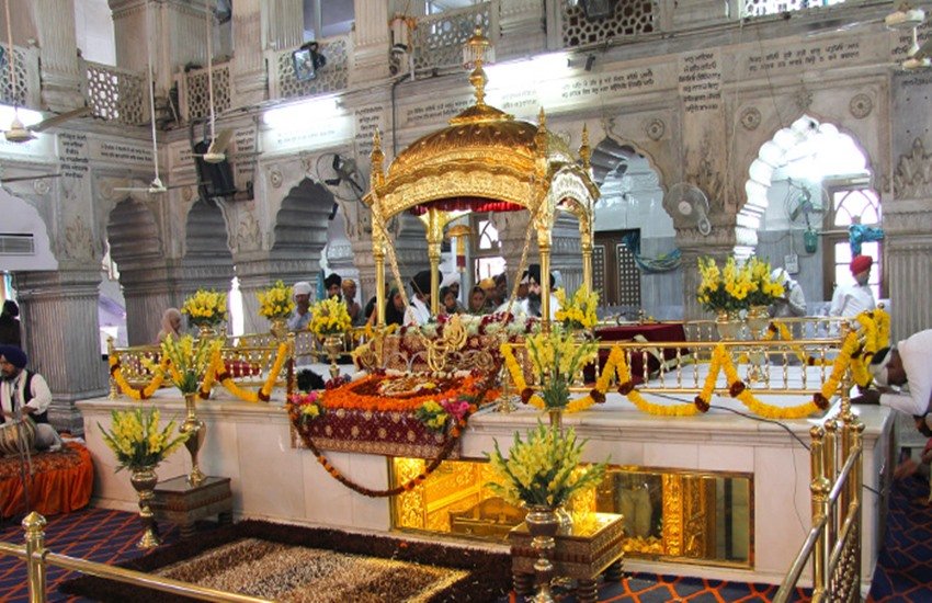 guru tegh bahadur guru tegh bahadur ji Shaheedi diwas guru tegh bahadur Shaheedi diwas guru tegh bahadur quotes guru tegh bahadur sahib ji guru tegh bahadur image, Gurudwara, gurudwara in delhi, sis ganj gurudwara in delhi, sis ganj gurudwara history, guru teg bahadur and sis ganj gurudwara, guru teg bahadur martyrdom day celebrated at sis ganj gurudwara, chandani chowk gurudwara, chandani chowk sis ganj gurudwara, mughal emperor aurangzeb, religious news in hindi, religious places in delhi