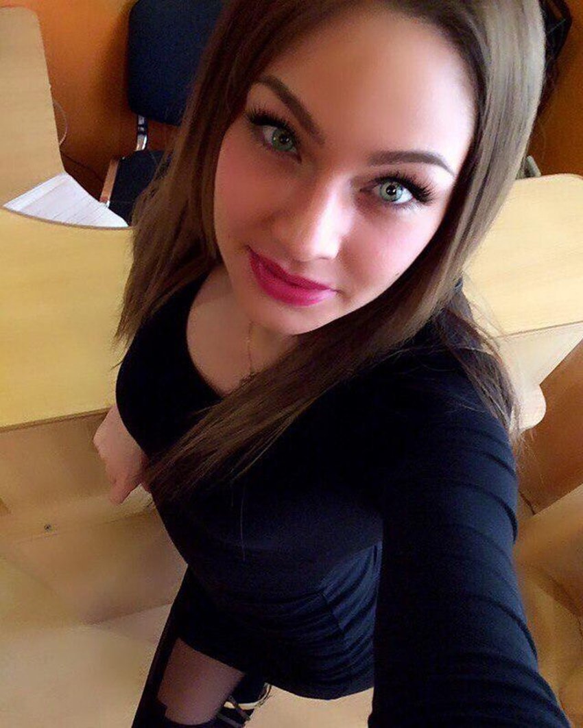 Viktoria Demeshkina, Sexiest School Teacher, Teacher Got Sacked, Hot School Teacher, School Teacher Controversy, Weird News, Khabar Zara Hatke, Entertainment News, Jansatta