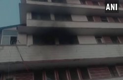 इंदौर: बच्चों के अस्पताल में लगी भीषण आग, ICU में कई वेंटिलेटर जलकर खाक