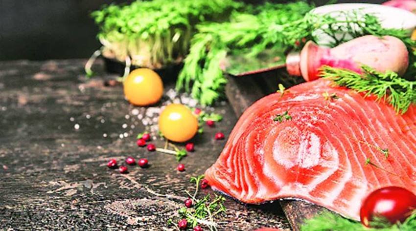 आयरन - शरीर में ज्यादातर मात्रा में आयरन लाल रक्त कणिकाओं में होता है। ये कणिकाएं ऑक्सीजन को शरीर के अन्य भागों में पहुंचाती हैं। ये शरीर में मौजूद पोषक तत्वों से एनर्जी क्रिएट करती हैं।