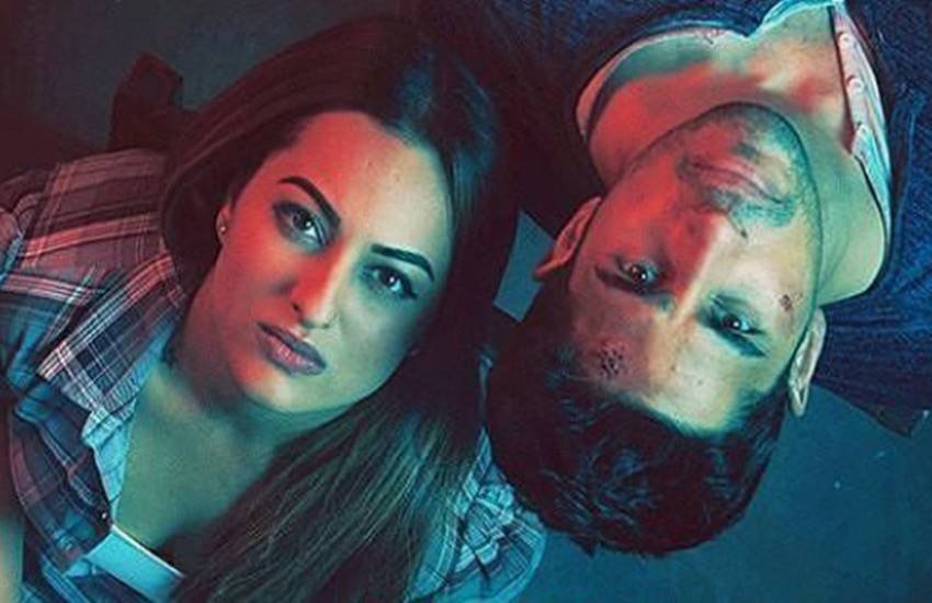 फिल्म 'इत्तेफाक' की कहानी के तीन पहलू हैं। कहानी में एक तरफ सोनाक्षी सिन्हा अपनी आप बीती बयां कर रही हैं और तीसरा...