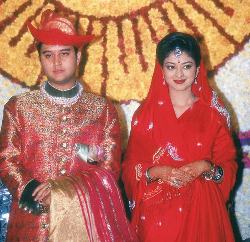 jyotiraditya scindia with his wife, akhilesh yadav with his wife, tej pratap singh with his wife, milind deora with his wife puja shetty, anurag thakur with his wife shefali thakur, Lal Saheba Meghna Singh De, sachin pilot sara abdullah