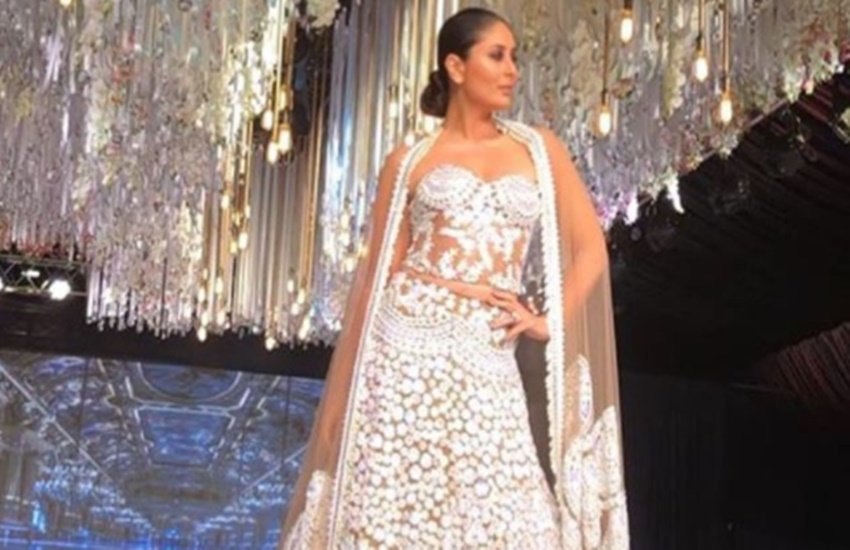 kareena kapoor, actress kareena kapoor, glamorous kareena kapoor, kareena kapoor fashion, kareena kapoor khan, Kareena Kapoor Manish Malhotra, Kareena Kapoor rampwalk, Kareena kapoor showstopper, Kareena Kapoor style, Manish Malhotra, Kareena Kapoor photos, jansatta