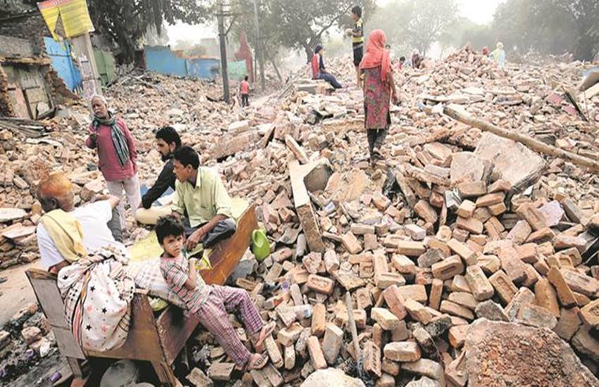 कटपुतली कालोनी में 50 साल पुरानी मस्जिद ढहाई