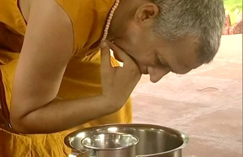 kunjal kriya, kunjal kriya ke fayde, kunjal kriya benefits, kunjal kriya benefits in hindi, kunjal kriya for skin, Kunjal Kriya Yoga, Kunjal Kriya Yoga in hindi, kunjal kriya precautions, kunjal kriya precautions in hindi, how to do kunjal kriya, how to do kunjal kriya in hindi, how to do kriya yoga, baba ramdev yoga tips, lifestyle news in hindi, yoga and meditation in hindi, jansatta