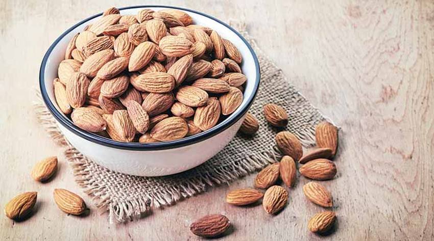 मैग्नीशियम - मैग्नीशियम मसल्स, ऊतकों और शरीर के द्रव्यों के लिए बेहद आवश्यक खनिज है। यह शरीर में मसल्स बनाने और एनर्जी बूस्ट करने में हमारी मदद करता है।