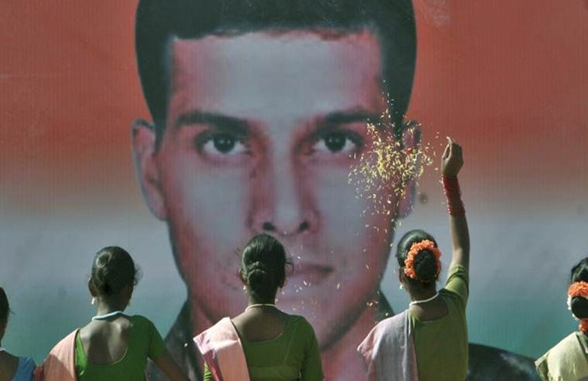 ऑपरेशन ब्लैक टोरनेडो का मोर्चा संभालते हुए मेजर उन्नी कृष्णन ने 28 नवंबर की रात करीब एक बजे 10 कमांडो के दल के साथ होटल में प्रवेश किया था और छठे फ्लोर पर पहुंचे।
