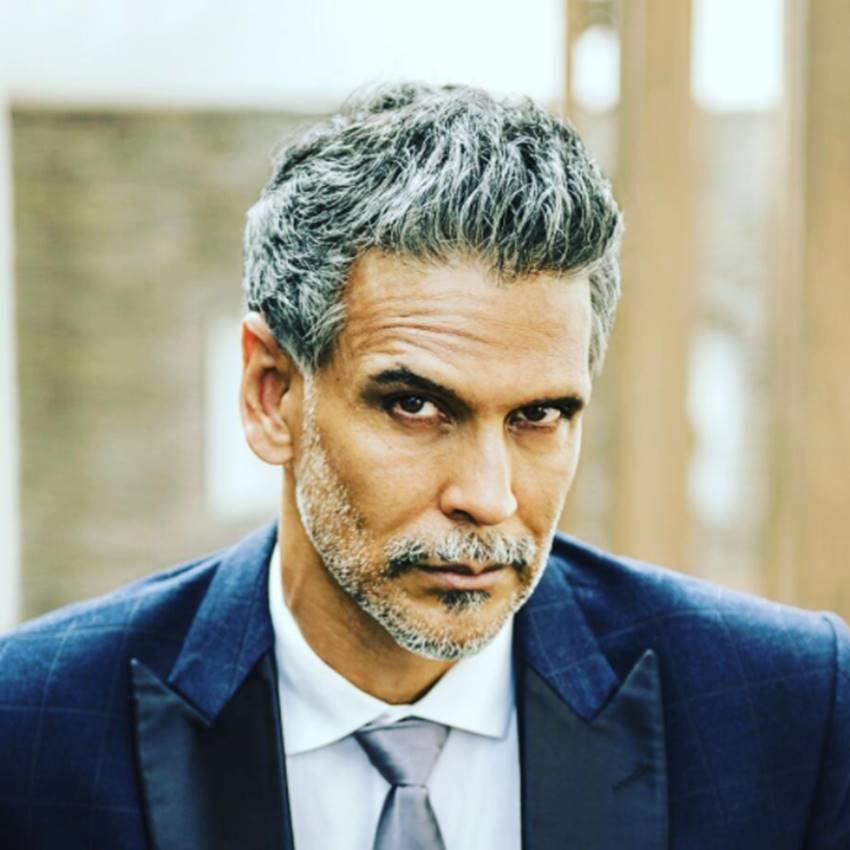 क्विट स्मोकिंग - मिलिंद सोमण ने जब टीवी में अपने कैरियर की शुरुआत की थी तब वह बुरी तरह सिगरेट के नशे की गिरफ्त में आ गए थे। उन्होंने खुद बताया कि लगभग एक दशक तक वह एक दिन में तकरीबन 30 सिगरेट पिया करते थे। लेकिन 2004 में उन्होंने अपनी यह बुरी आदत छोड़ दी। मिलिंद के मुताबिक पूरी तरह से सिगरेट छोड़ने में उन्हें तकरीबन तीन साल का वक्त लगा।
