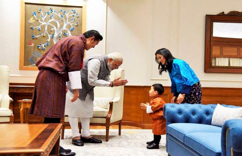 Prime Minister Narendra Modi, Prime Minister Narendra Modi exchange greetings Bhutan Royal Family, Narendra Modi exchange greetings Bhutanese King Jigme Khesar Namgyel Wangchuck and his son Prince Jigme Namgyel, Bhutan Royal Family, Bhutan Royal Family Photo, Bhutan Royal Family Images, Bhutan Royal Family Photos, royal family of bhutan, royal family, royal family of bhutan photos, royal family of bhutan india, royal family of bhutan india visit, royal family of bhutan india visit photos, Bhutan, Bhutan Prince, Bhutan Prince Jigme Namgyel Wangchuck, Bhutan Royal Family, Bhutan Royal Family india visit, Bhutan King, Bhutan Queen, Jigme Khesar Namgyel Wangchuck, Jetsun Pema Wangchuck, international news, latest news, latest updates, jansatta