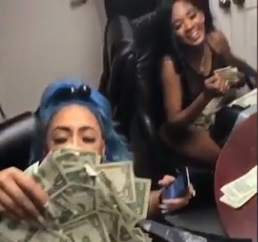 Stripper, Stripper Salary, Stripper Earning Money, Stripper Money, Stripper Shows, Stripper US, Stripper Pictures, Stripper News, Weird News, Shocking News, Entertainment News