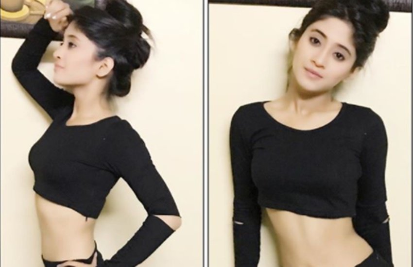 shivangi joshi, TV Actress shivangi joshi, actress shivangi joshi, kartik, nayra, mohseen khan, ye rista kya kahlata hai, tv serial, popular serial, on screen pair, greec, romantic couple, television news, jansatta