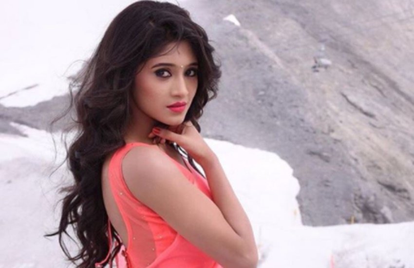 shivangi joshi, TV Actress shivangi joshi, actress shivangi joshi, kartik, nayra, mohseen khan, ye rista kya kahlata hai, tv serial, popular serial, on screen pair, greec, romantic couple, television news, jansatta