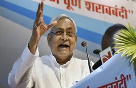 Bihar, Bihar Government, Police Officials, Police Officials Drinking Alcohol, Alcohol in Bihar, Drinking Alcohol in Bihar, Drinking Alcohol in Government Office, Two Police Officials Arrested, Alcohol Ban, Bihar news