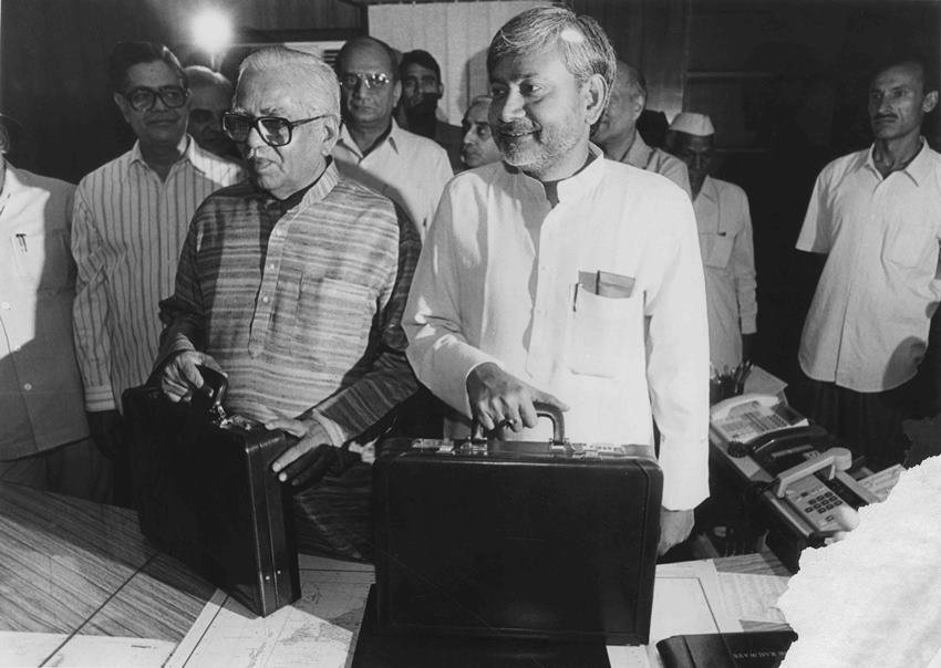 Bihar CM, Nitish Kumar, Dowry, know his life journey, JDU, Lalu Yadav, Sharad Yadav, Bihar Politics, Manju Sinha