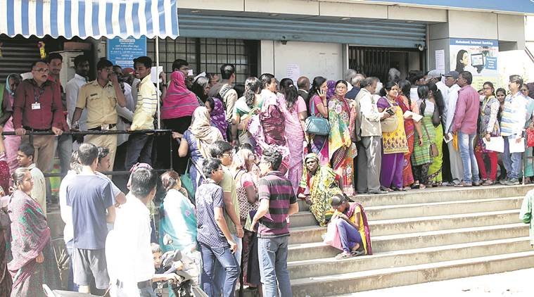 बेबाक बोलः नकद नारायण कथा- अनर्थ व्यवस्था