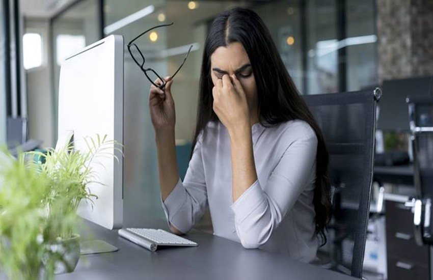 astro news, astrology, horoscope news, how to judge your astro, how to know about astro, door vastu, vastu shashtra, vastu shashtra tips in hindi, vastu shashtra for office in hindi, vastu helps in making life happy, vastu shashtra helps in happiness, vastu shashtra gyan, office decoration tips in vastu shashtra, astro news and horoscope news, swastik mark, swastik mark outside of home, negative powers, swastik with red colour, religious news in hindi, jansatta