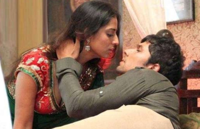 Julie 2, julie, Rai lakshmi, julie 2 actress, julie 2 hot scenes, julie 2 bold, julie 2 leak video, bollywood leak video, jansatta