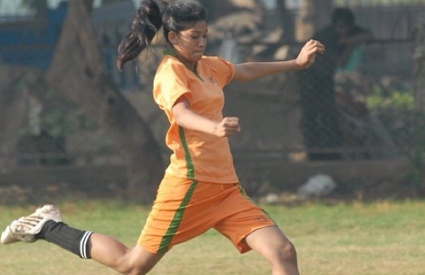 paloma dhillon, Poonam Dhillon’s Daughter, Poonam Dhillon, actress Poonam Dhillon, star kid paloma dhillon, bollywood, paloma dhillon internet sensation, sara ali khan, saif ali khan, jhanvi kapoor, shree devi, actress shree devi, jansatta