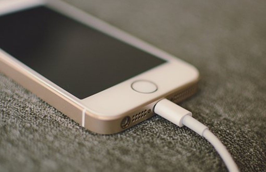 Smartphone, Smartphone usses, technology news, Find latest technology news, battery's health, battery's life, battery last longer, Smartphone battery usses. jansatta