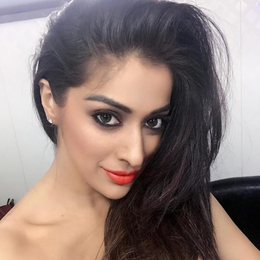Raai Laxmi, Raai Laxmi Pictures, Julie 2, Julie, Raai Laxmi Julie 2, Raai Laxmi Movie, Raai Laxmi Julie 2, Raai Laxmi Dhoni, Dhoni Girlfriend, Dhoni ex girlfriend, Raai Laxmi movie trailer