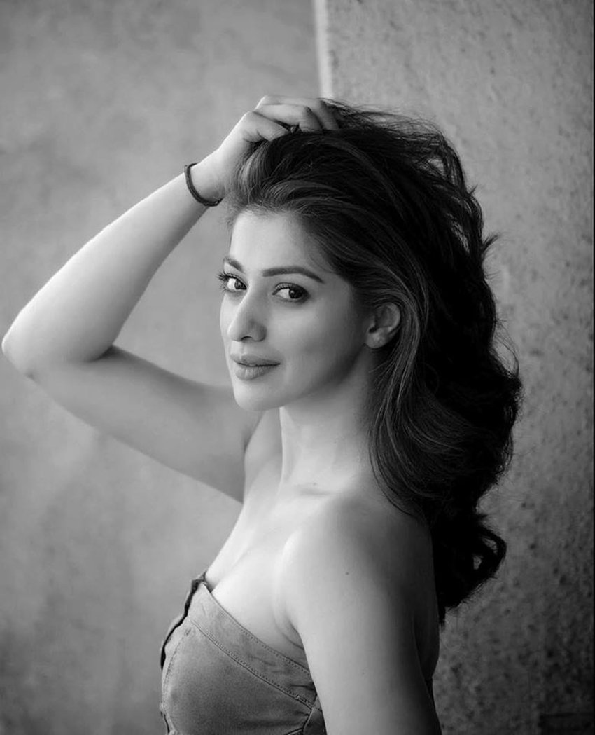 Raai Laxmi, Raai Laxmi Pictures, Julie 2, Julie, Raai Laxmi Julie 2, Raai Laxmi Movie, Raai Laxmi Julie 2, Raai Laxmi Dhoni, Dhoni Girlfriend, Dhoni ex girlfriend, Raai Laxmi movie trailer