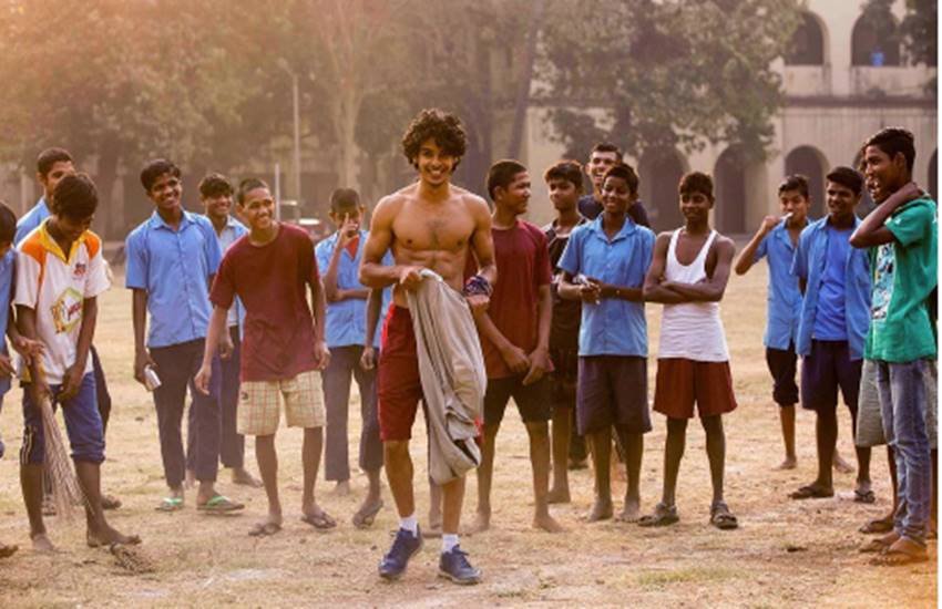 Shahid Kapoor, Shahid Kapoor brother, Shahid Kapoor bro Ishaan Khattar, Ishaan Khattar dancing viral video, Ishaan Khattar dancing on streets, streets of London, Shahid Kapoor bro proves that he is a superstar, Ishaan Khattar proves that he is a superstar, television news in hindi, entertainment news in hindi