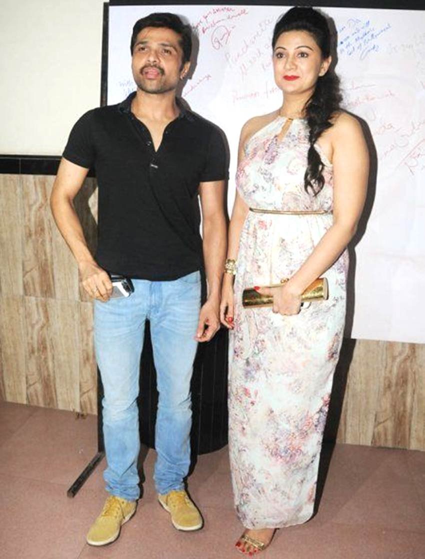 himesh reshammiya wife, himesh reshammiya, sonia kapoor, komal, himesh reshammiya marriage, himesh reshammiya girlfriend, himesh reshammiya second marriage, himesh reshammiya and soniya kapoor, bollywood marriages, bollywood affair, himesh reshammiya affair