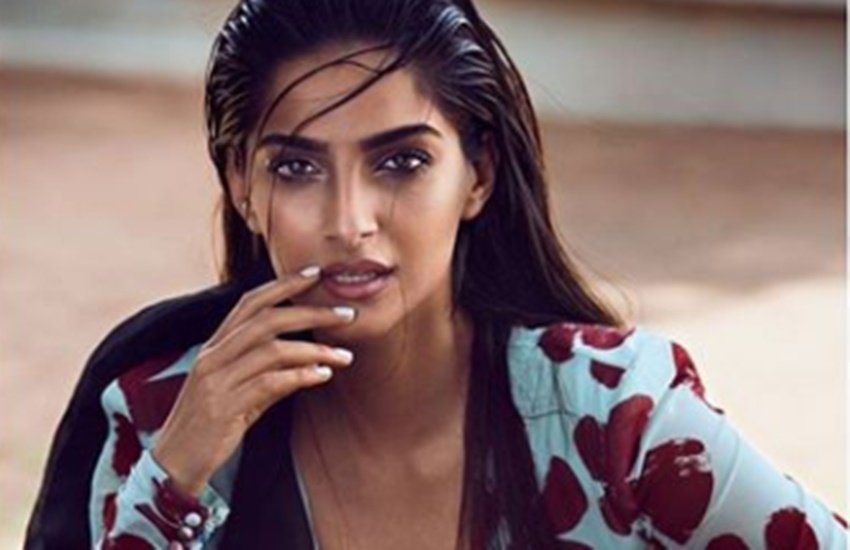 sonam kapoor, actress sonam kapoor, stylish sonam kapoor, sonam kapoor controvercy, Deepika Padukone, actress Deepika Padukone, ranbir kapoor, actor ranbir kapoor, Aishwarya Rai, controversial statements, fashion sonam kapoor, Sonakshi Sinha, Parineeti Chopra, Entertainment, jansatta