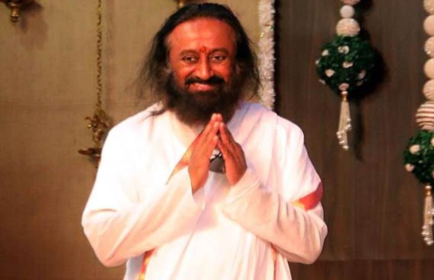 समाजवादी पार्टी से राष्ट्रीय महासचिव ने आर्ट ऑफ लिविंग के संस्थापक श्री श्री रविशंकर को भाजपा का मोहरा बताया है। (फोटोः इंडियन एक्सप्रेस)