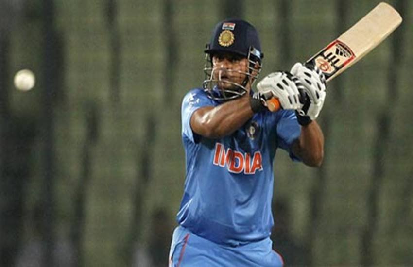 आईपीएल में पिछले दो साल से रैना गुजरात लॉयंस की कप्तानी कर रहे हैं। (फोटो सोर्स- इंडियन एक्सप्रेस)