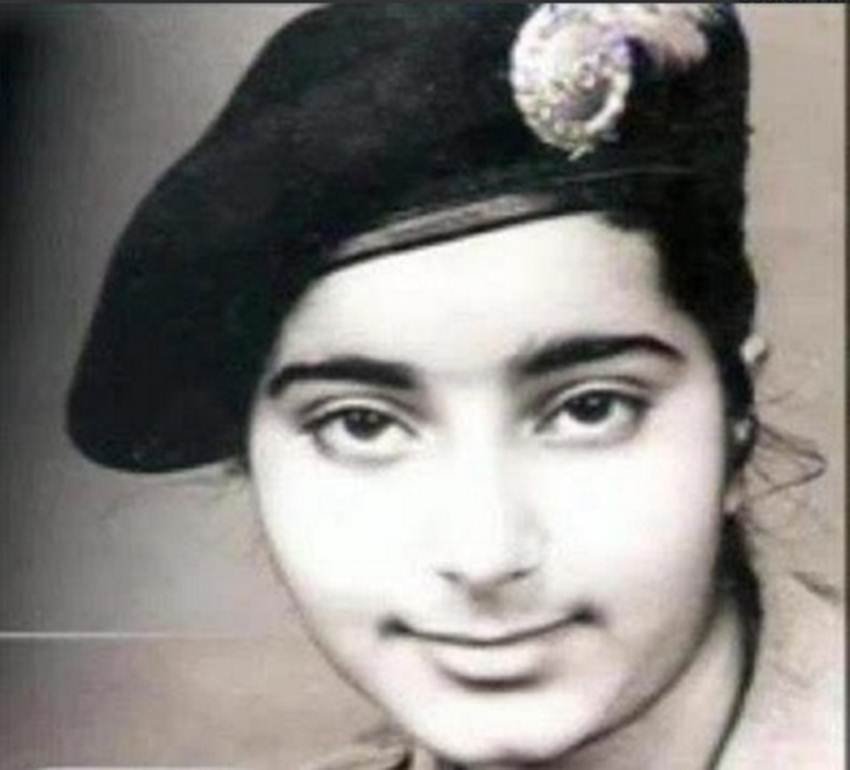 childhood photos of maneka gandhi, Sonia Gandhi, Rahul Gandhi childhood,Akhilesh Yadav Childhood Pic, Dimple yadav childhood, 14 november, Childrens day, indian politicians childhood photos, childrens day 2017, Childrens day 2017 speech, Childrens day images, Happy Childrens day,