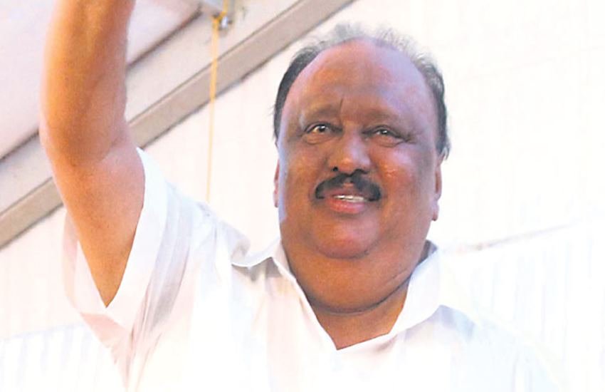 Thomas Chandy, Thomas Chandy resigns, Kerala Minister Thomas Chandy, Land Grabbing case, CPM, Kerala, Kerala cm ‎Pinarayi Vijayan, P Vijayan, Kerala Transport Minster Thomas Chandy, LDF government in Kerala, Kerala news, Hindi news, News in Hindi, Jansatta