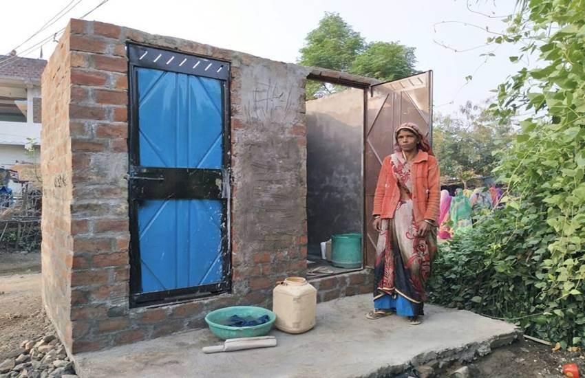 Toilet, Madhya Pradesh, Trible Woman, Trible Woman Built Toilet, Ornaments, Ornaments of Trible Woman, Trible Woman Mortgages, Mortgages Ornaments, Mortgages Ornaments for Toilet, State news