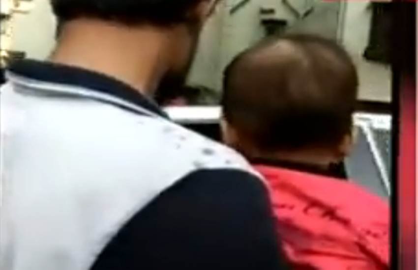 मुंबई में कार खींचे जाने का वीडियो वायरल होने के बाद दूसरा वीडियो सामने आया (फोटो सोर्स- सोशल/ट्विटर)