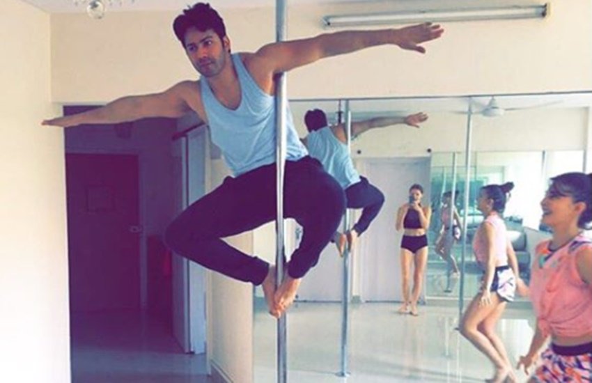 Jacqueline Fernandez, actress Jacqueline Fernandez, glamorous Jacqueline Fernandez, Varun dhawan, actor Varun dhawan, pole dance, Sri Lankan beauty Jacqueline Fernandez, Judwaa 2, Bollywood, learning pole dance, jansatta
