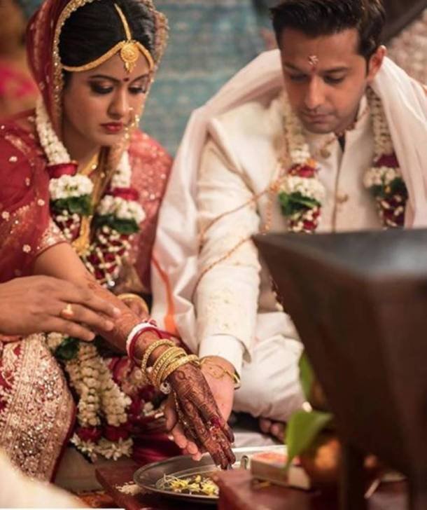 इशिता पूर्व मिस इंडिया और बॉलीवुड फिल्मों में बतौर हीरोइन काम कर चुकी तनुश्री दत्ता का छोटी बहन है। उन्होंने अपनी फिल्मी करियर की शुरूआत साल 2013 में आई अजय देवगन की फिल्म दृश्यम से की थी। इस फिल्म में इशिता ने अजय की बेटी का रोल निभाया था। जल्द ही इशिता कपिल शर्मा की फिल्म फिरंगी में नजर आएंगी जो इसी शुक्रवार को रिलीज होनी है। मंगलवार को इशिता ने अपने इंस्टाग्राम अकाउंट पर अपनी शादी की पिक्चर शेयर करते हुए लिखा कि, "मैंने और वत्सल ने आज एक छोटे और निजी समारोह में विवाह कर लिया है। आप सभी लोगों को प्यार और शुभकामनाएं चाहिए।"