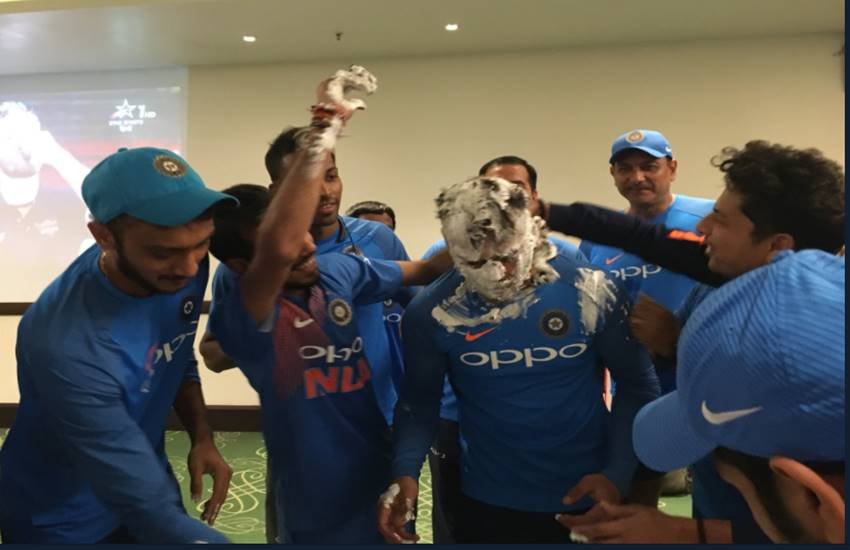 विराट इस समय वनडे में सचिन के बाद सबसे ज्यादा शतक मारने वाले बल्लेबबाज है। वनडे में विराट 202 मैचों में 9030 रन बना चुके हैं। वहीं उन्होंने 32 शकत जमाए हैं।