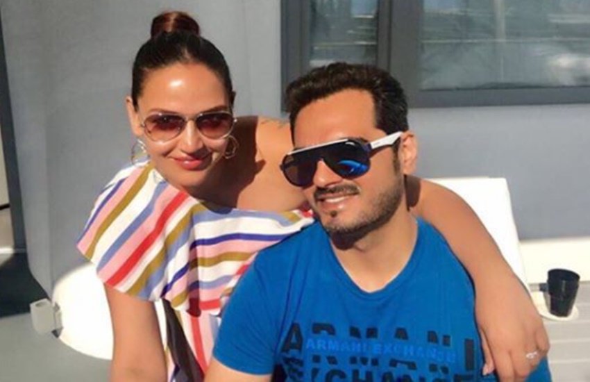 Bollywood, Bollywood celebs, celebrities who found love out of industry, Raj kundra, Esha deol, shilpa, shaetty, bharat takhtani, gauri khan, shah rukh khan, zaheer khan, sagrika ghatge, madhuri dixit, Sahaid kapoor, meera rajput, entartainment, jansatta