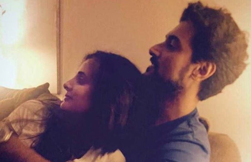 Bollywood, Bollywood celebs, celebrities who found love out of industry, Raj kundra, Esha deol, shilpa, shaetty, bharat takhtani, gauri khan, shah rukh khan, zaheer khan, sagrika ghatge, madhuri dixit, Sahaid kapoor, meera rajput, entartainment, jansatta
