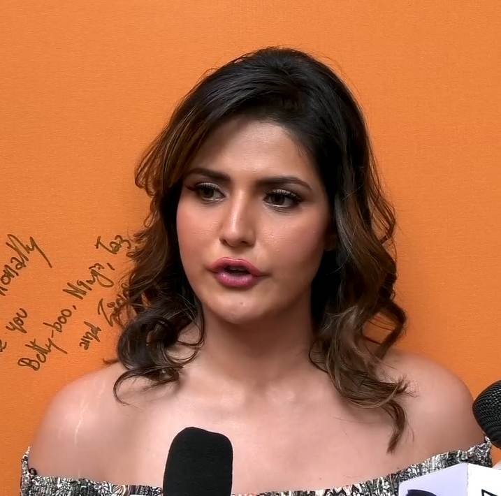 bollywood actress harrsaed from crowd, bollywood actress harrsaed by fans, Sushmita Sen,Deepika Padukone,Sonam Kapoor,Katrina Kaif,Kareena Kapoor Khan,Sonakshi Sinha, sonakshi sinha, gul panag, gauahar khan, kalki kochlin, deepika